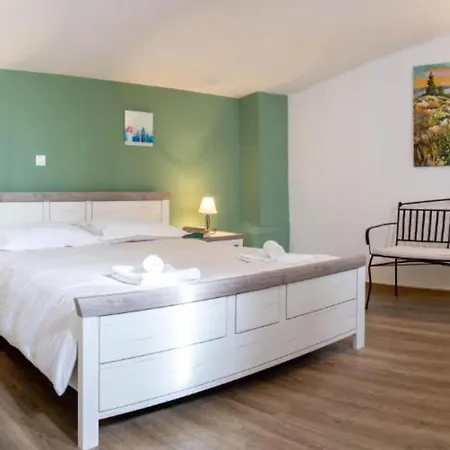 Moreta מאקרסקה